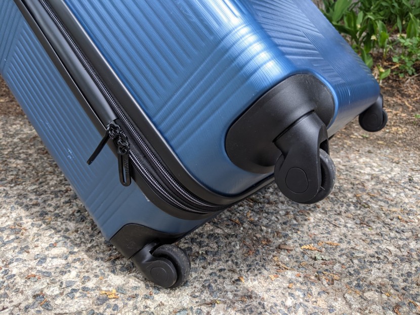 American Tourister – Stratum 2.0 31″ Expandable Spinner Suitcase – Jet