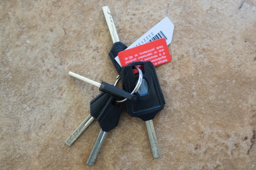 onguard brute std - the 5 keys are replaceable as long as you take the time to register...