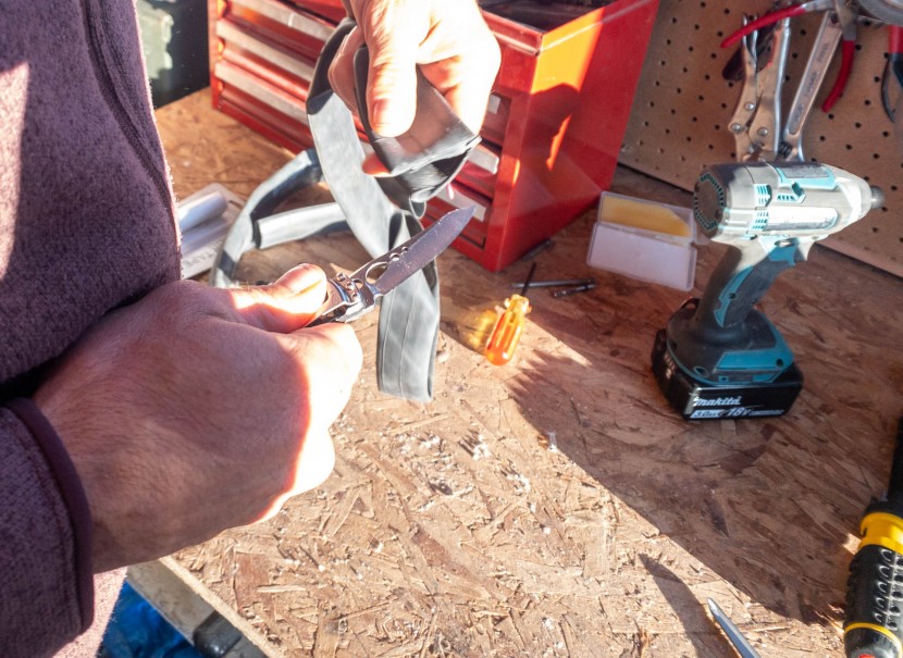 leatherman skeletool kb - you end up holding the small handle of the kb with your fingers more...