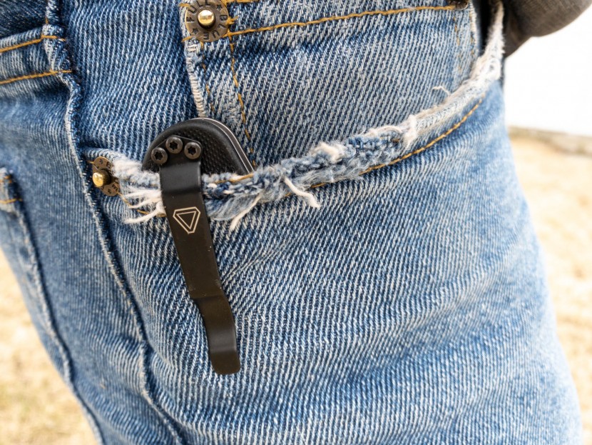 ontario knife company rat ii - the configurable pocket clip, in action.
