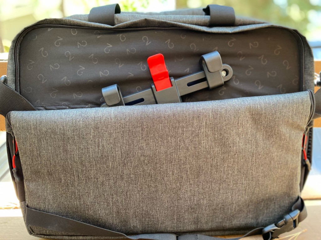 Pannier with laptop store sleeve