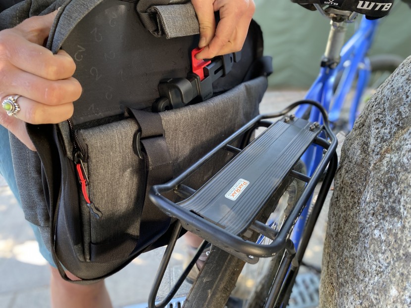 the integrated mounting system easily adapts to bike rack bars of...
