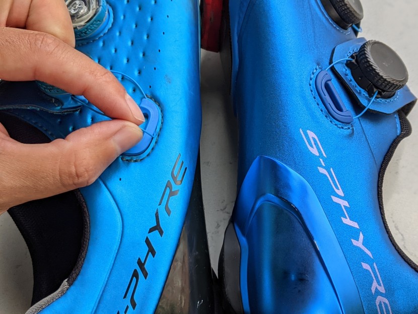 shimano sh-rc9 s-phyre - the cable in the older s-phyres (left) sometimes had trouble hooking...