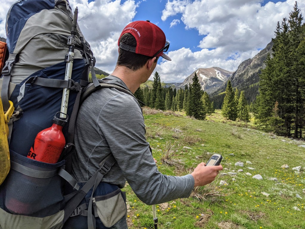 Garmin eTrex 32x: Rugged Handheld GPS with 16GB Camping & Hiking Bundle  010-02257-00 