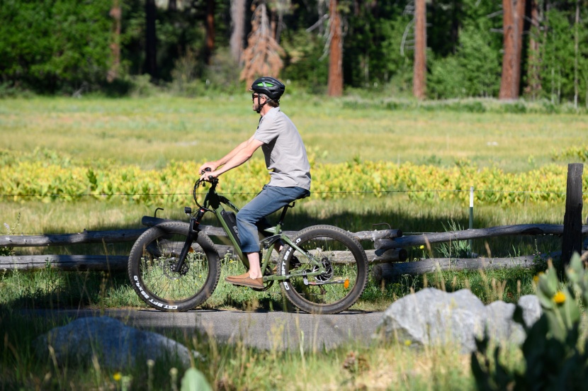 eahora am200 - considering its smaller battery, we were pretty impressed by the...