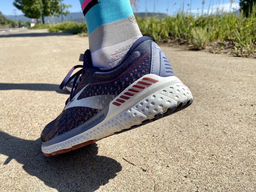 ブルックスアドレナリンGTS21 BROOKS】ブルックス アドレナリンGTS21 | 定番シリーズ21代目