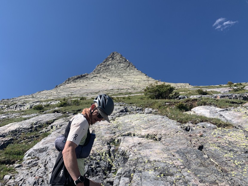 raidlight revolutiv 3l v2 - all of the storage is positioned at the bottom of the vest across...