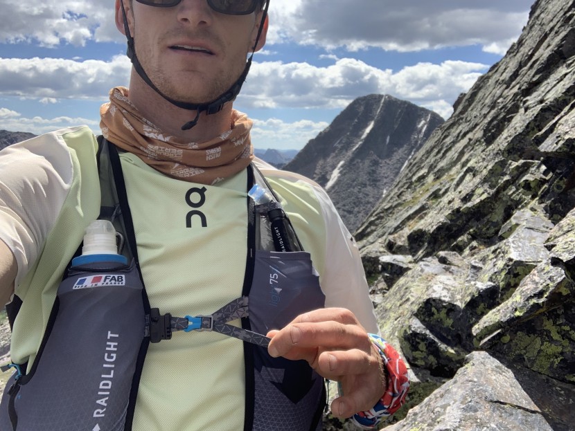 raidlight revolutiv 3l v2 - two elastic adjustment straps on the raidlight revolutiv help keep...