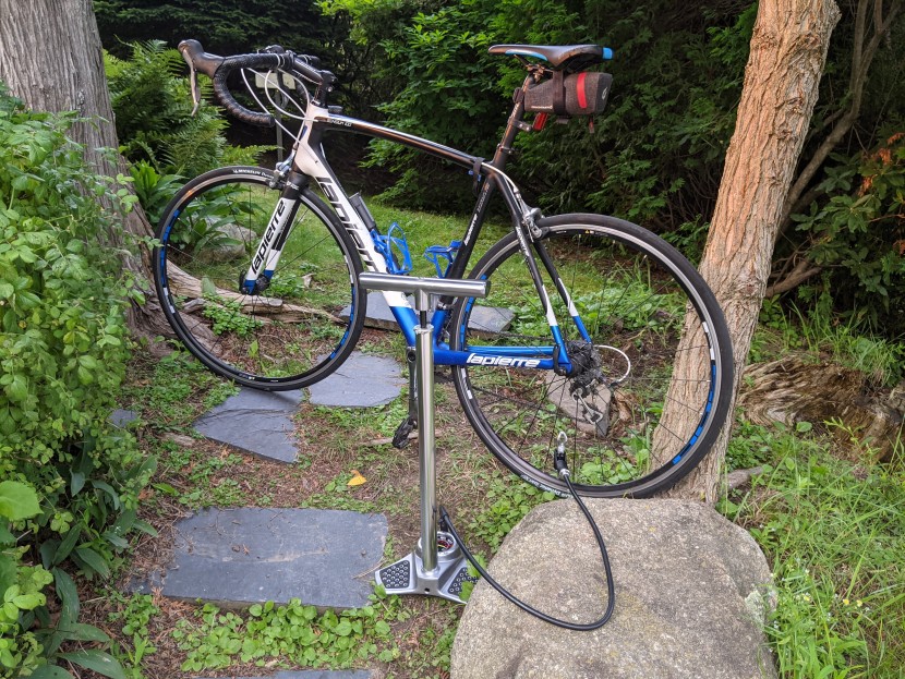 specialized air tool pro - the pump works very efficiently with high-pressure road bike tires.