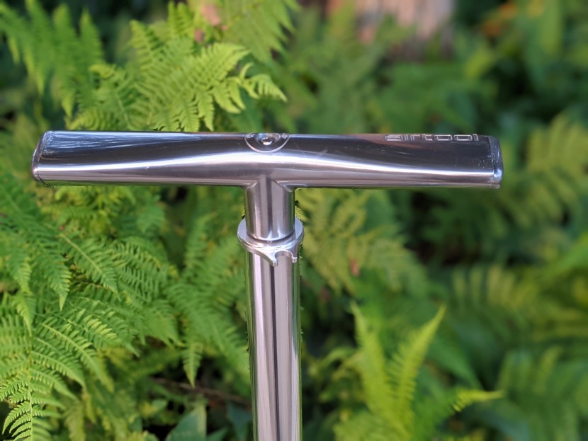 specialized air tool pro - we love the bleeder valve in the center of the handle.