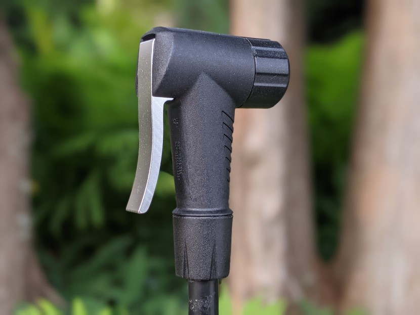 crankbrothers sterling - the locking handle on the nozzle is comfortable and easy to use.