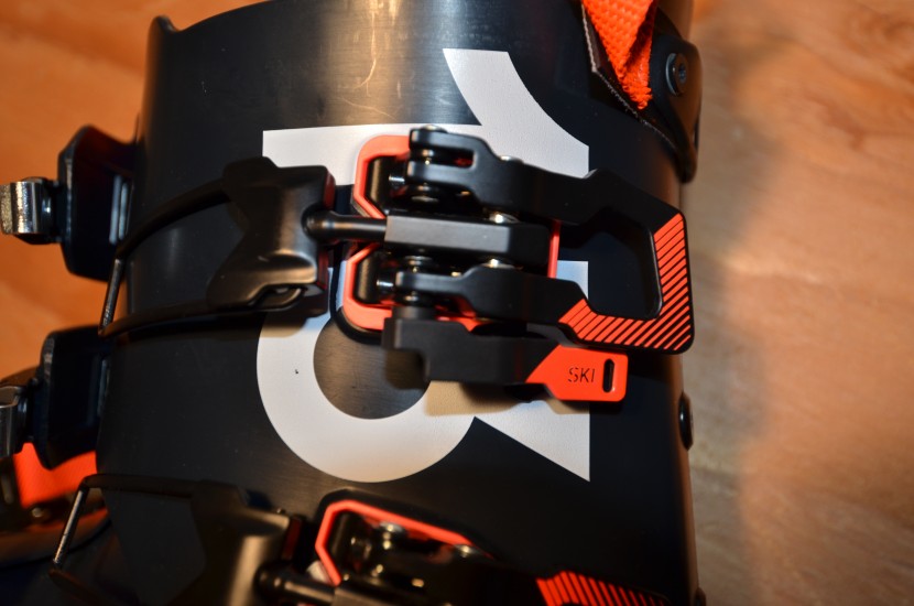 the tab adjuster for walk mode moves in function with the top cuff...