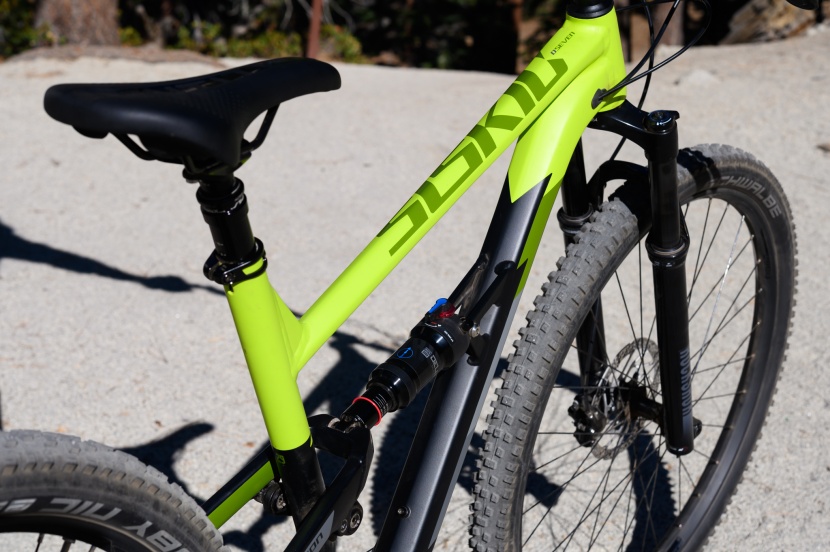 polygon siskiu d7 - the alx alloy frame has nice lines a fancy-looking paint job.