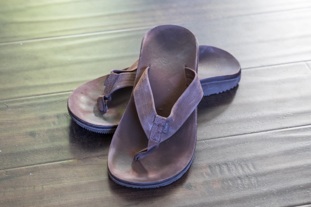 Chaco Classic Leather Flip Flops Mens Tan Slip On Arch-Support Summer Sz 10  NWT