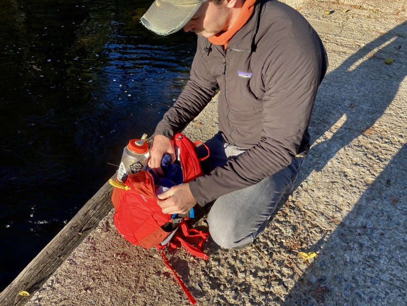 the big mesh side pouches are large enough for even a 1.5-liter...