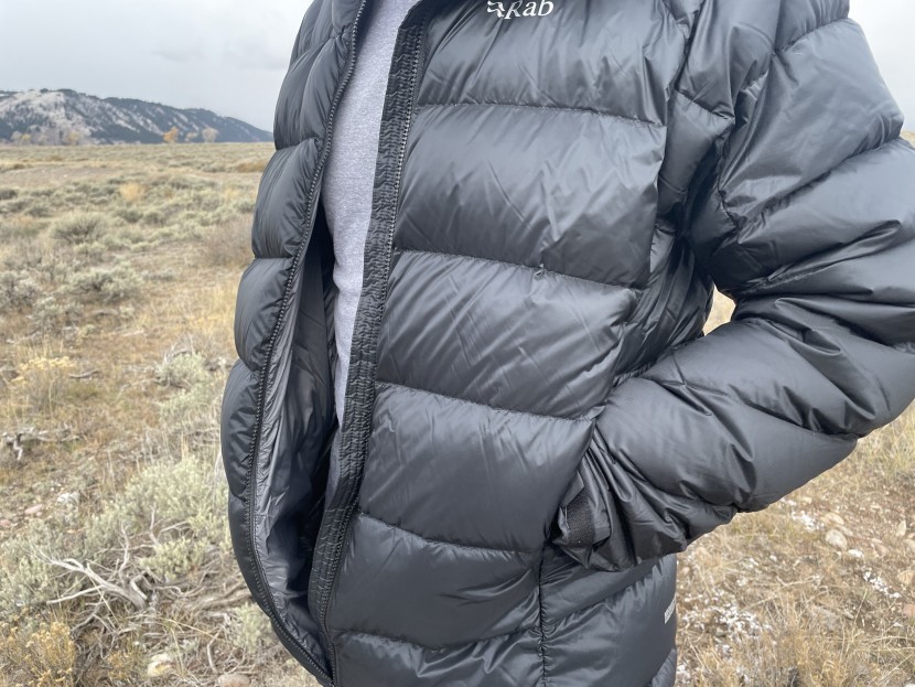 the neutrino pro's handwarmer pockets are large and well-placed.