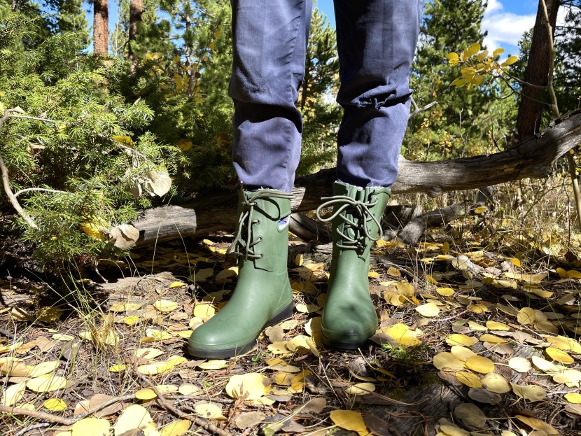 bogs amanda plush ii lace - we think these look good no matter where we stand.