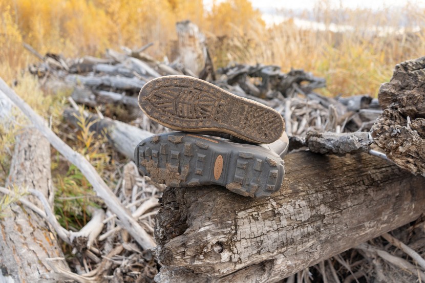 rain boots men - this photo illustrates the obvious difference between the low-grip...