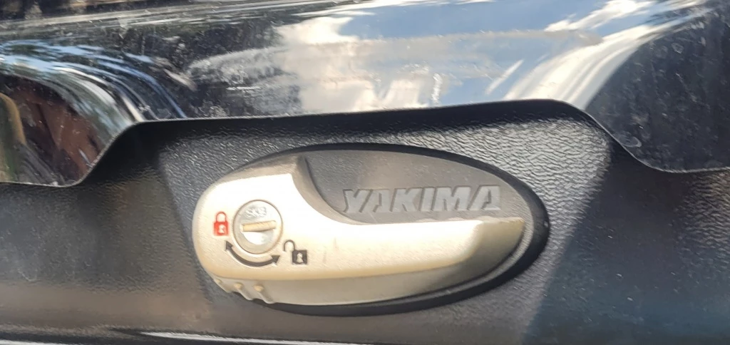 yakima grandtour 16 cargo box review - we like the larger handle on this cargo box.