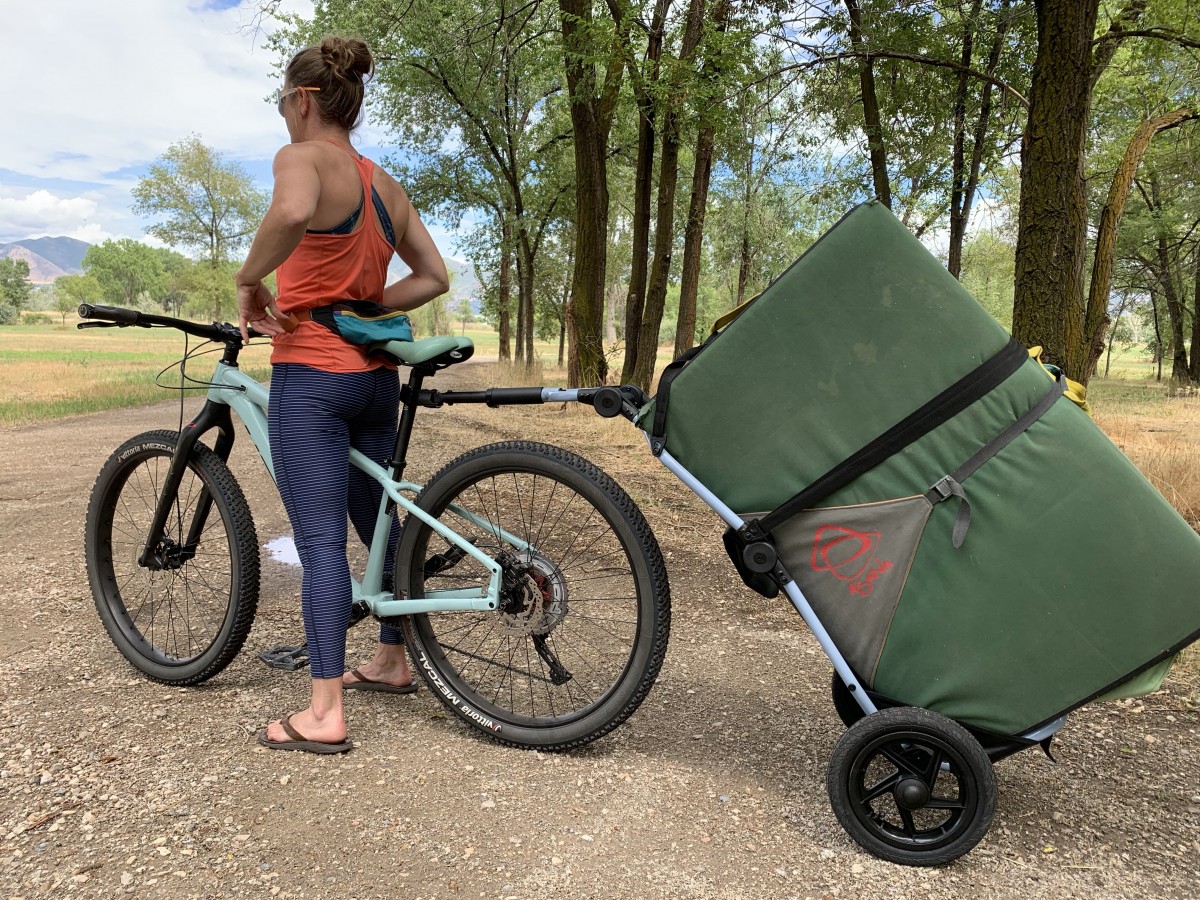 Burley Travoy Review (The Burly Travoy excelled as a grocery getter and impressed us with its ability to haul oddly shaped items.)
