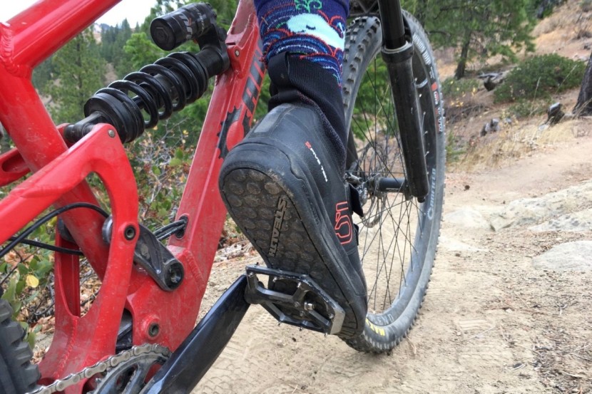 five ten freerider pro mid vcs - tried and true, the freerider pro mid soles hook up well with any...