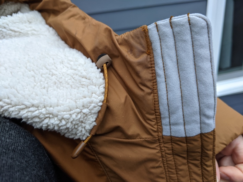 rei co-op norseland insulated parka - a simple toggle system on either side of the hood serves to cinch it...