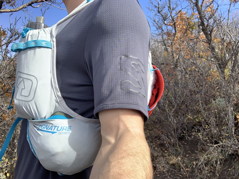 salomon xa trail - a large salomon logo on the left sleeve provides ample reflectivity...