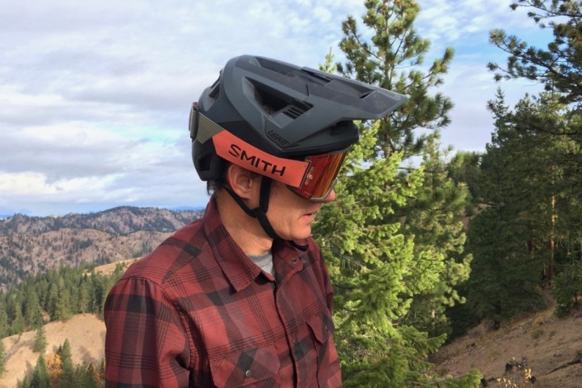 leatt mtb 4.0 enduro - whether in the half-shell or full-face setting, this helmet is...