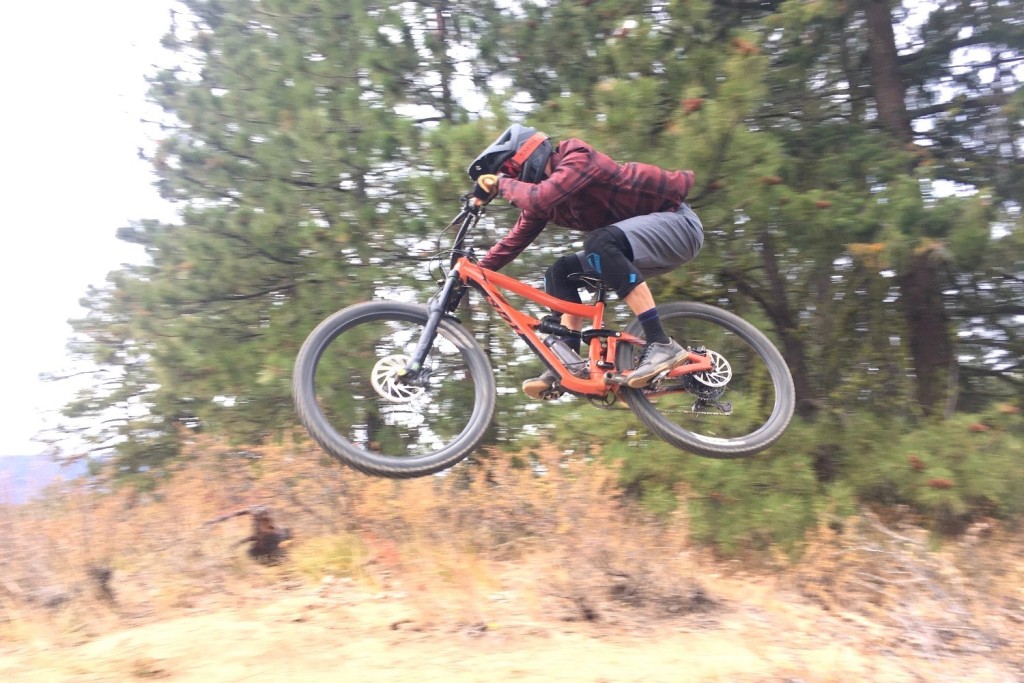 downhill helmet - the leatt dbx 4.0 enduro offers the protection of a full face but...