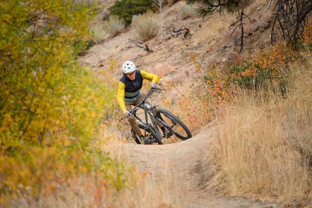 yt izzo core 4 - the izzo is an absolute weapon on the right terrain. this...