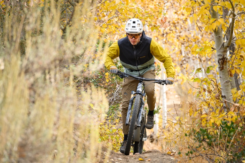 yt izzo core 4 - punchy little climbs and rolling terrain, the izzo really rewards...