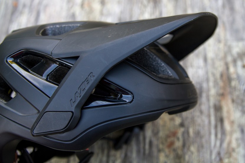 lazer jackal mips - with all of its features, the jackal isn&#039;t the lightest helmet out...