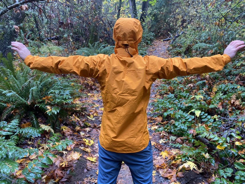 arc'teryx zeta sl - the zeta sl features an awesome cut alongside well-articulated...