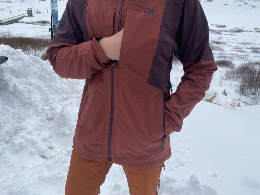 the skytour's external chest and hand pockets are symmetrical on...