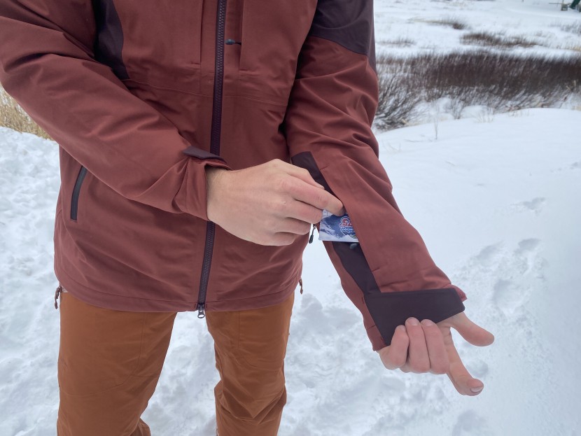 a left sleeve pass pocket is a great addition for resort riding.