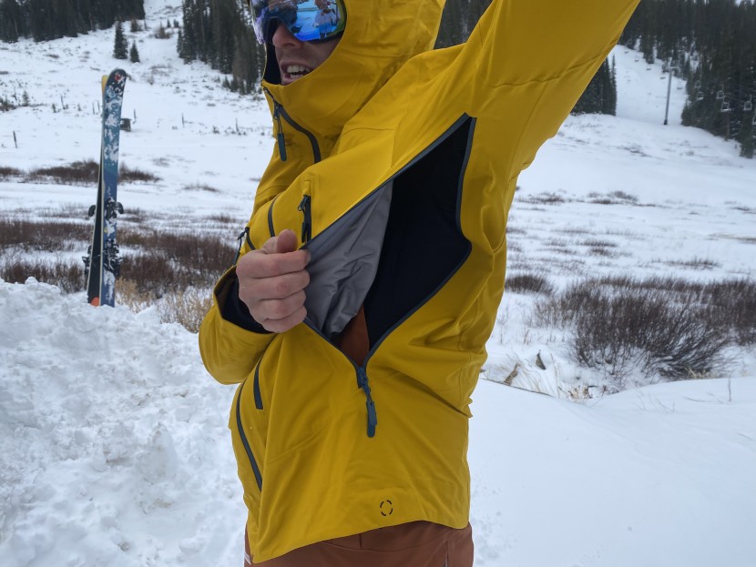 large armpit vents help ditch heat quickly.