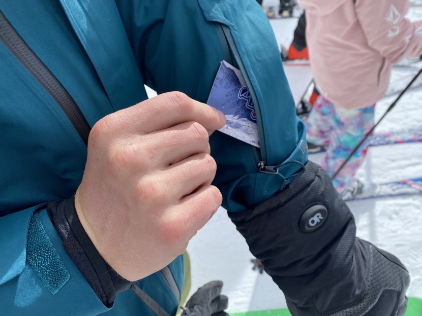 試着のみ patagonia POWDER BOWL JKT GORE-TEX Patagonia Powder Bowl Jacket Review | Switchback Travel
