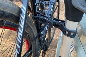 The rack comes with spacers that stabilize the bike against the rack...