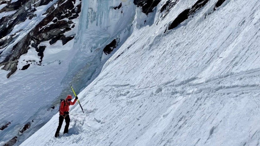 backcountry ski poles - our lead tester using the black crows oxus to plunge a snow anchor...
