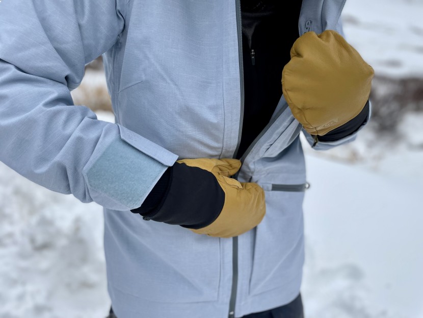 helly hansen powderqueen 3.0 - bundling up in the powderqueen is easy and the material is so soft...