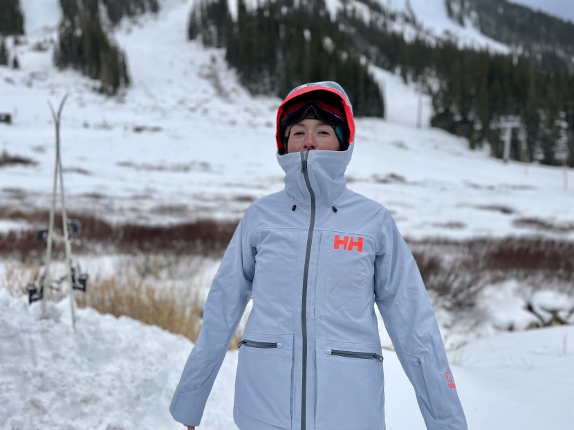 helly hansen powderqueen 3.0 - an extra tall collar and taped water resistant zippers on the center...