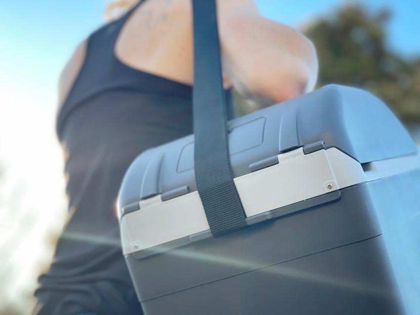 wagan 12v 14 liter personal fridge/warmer - the wide shoulder strap makes carrying this lightweight cooler that...