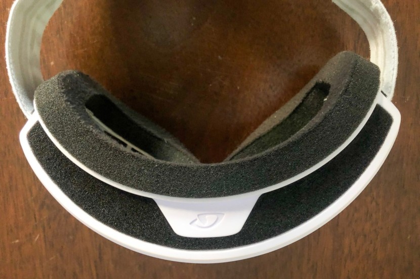 giro roam - a the frame features a standard full-length foam top vent.