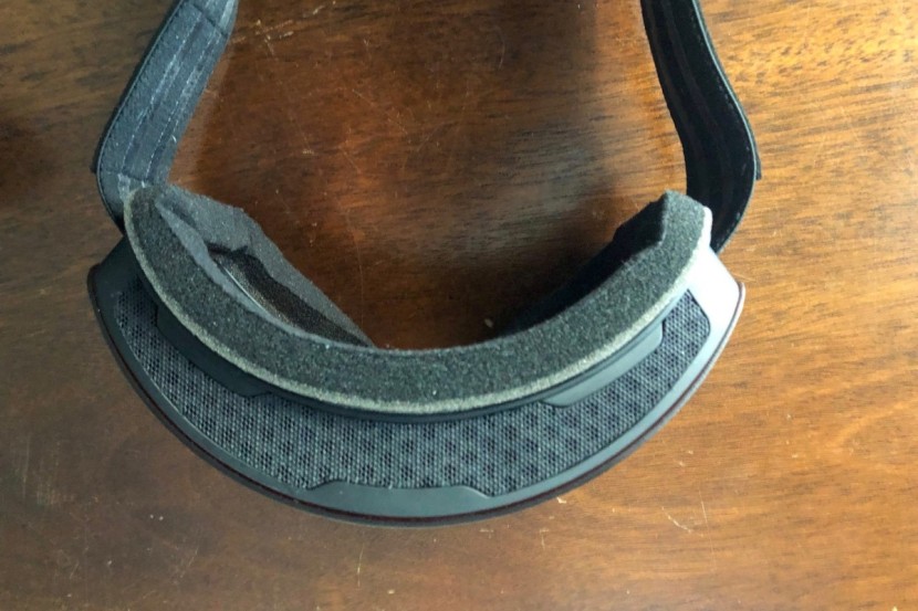 giro contour - non-absorbent and durable foam reduces the chances of fogging.