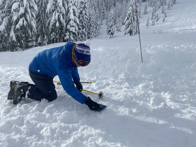 black diamond recon lt - don&#039;t let the small size fool you. this super capable beacon...