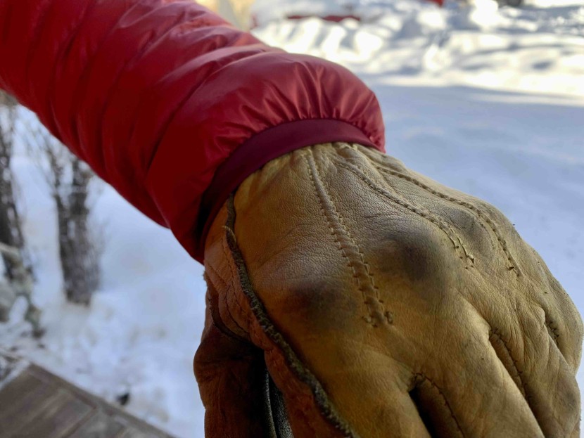 rab cirrus alpine insulated - the elastic wrist cuffs make it easy to tuck gloves under or over.