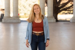 The longline Paloma looks great as a crop top.