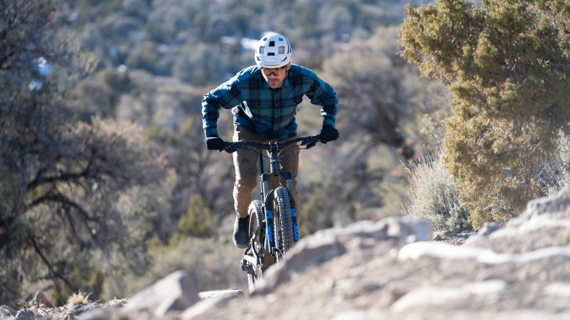 santa cruz bronson xo1 axs rsv - the smaller rear wheel doesn&#039;t roll over obstacles quite as easily...