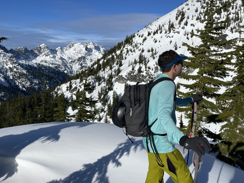 in this photo, you can see how minimal the jetforce ul's waist belt...