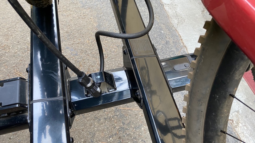 yakima stagetwo - the welded lock loop between the bike trays is easy to reach when...